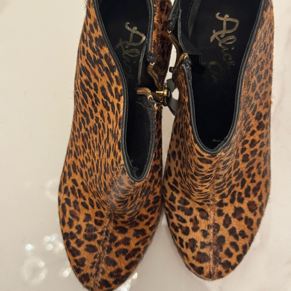 Alice & Olivia Leopard print platform booties - Picture 3 of 6